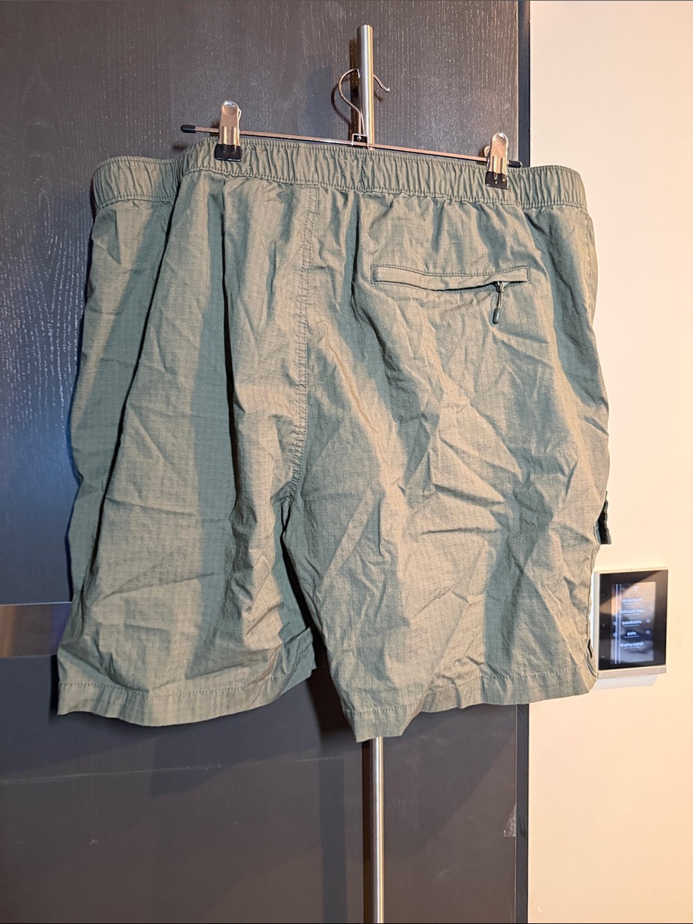 Old Navy Men's Olive Green Cargo Shorts with Drawstring - Picture 2 of 3